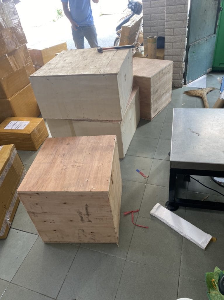 Gửi Hàng Đi Tây Ban Nha 3 dong palet bao ve hang 1