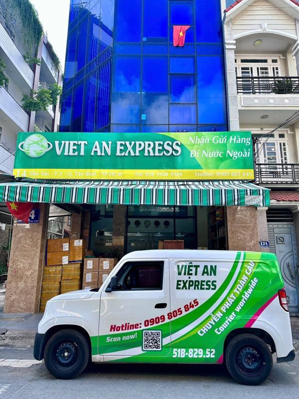 Xe Việt An Express trước văn phòng