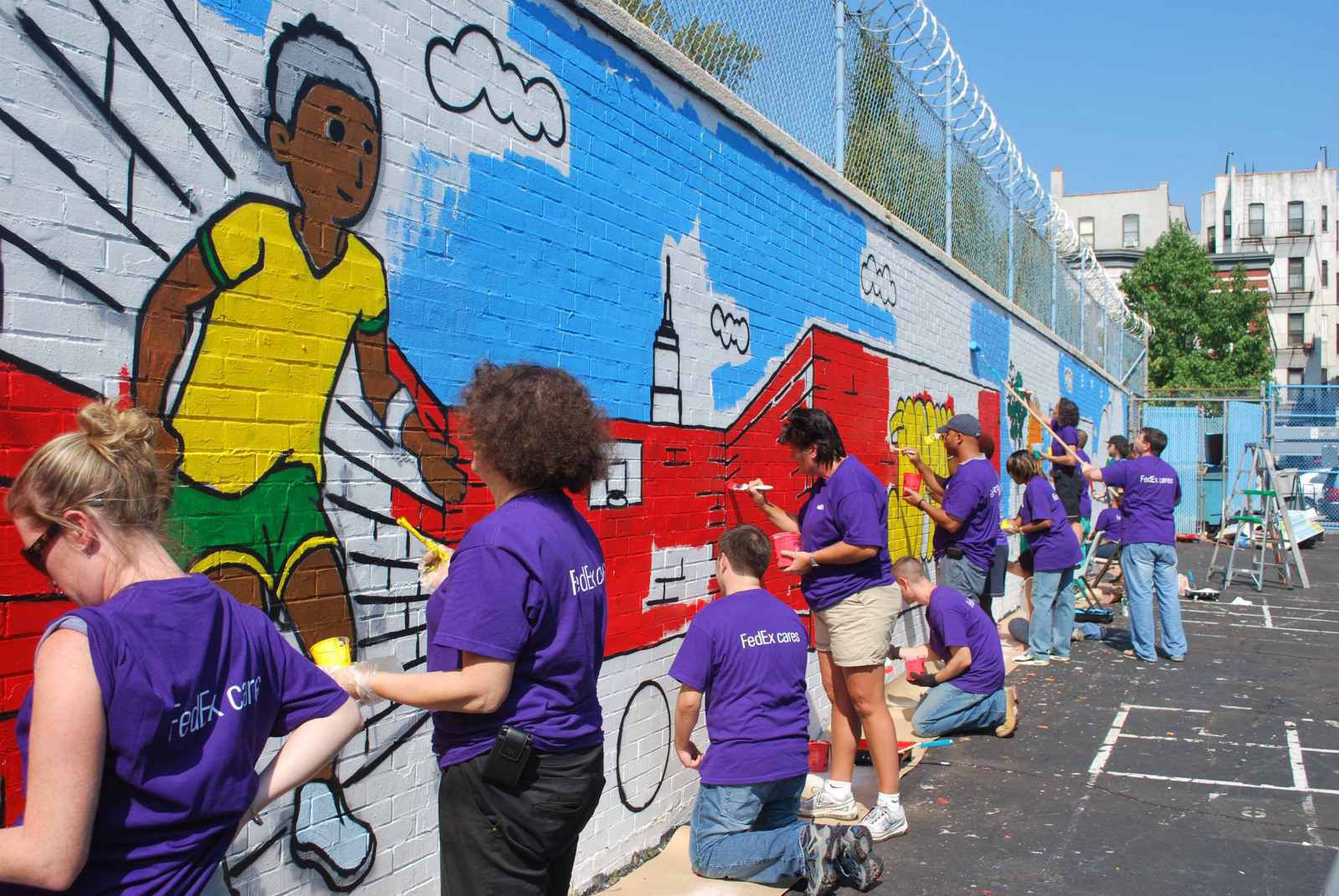 3 Hơn 1.000 tình nguyện viên tham gia FedEx Cares Week