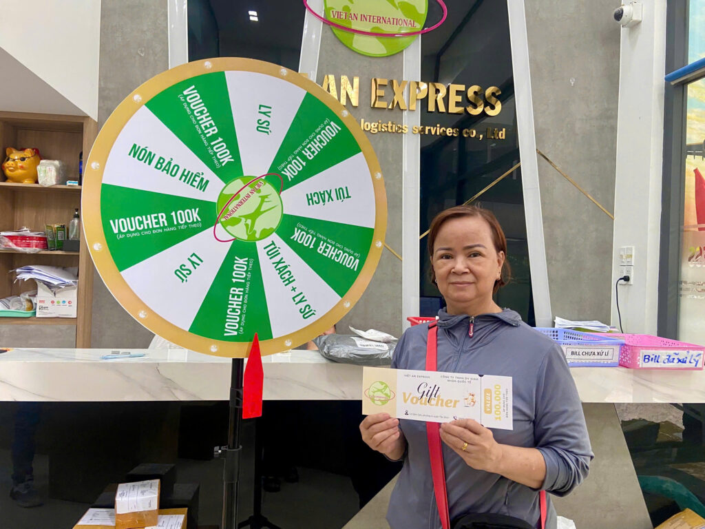Gửi Hàng Thả Ga - Rinh Quà May Mắn Cùng Vòng Quay Tri Ân Từ Việt An Express! Vòng quay mắn mắn, khách hàng trúng giải khi gửi hàng quốc tế tại Việt An express