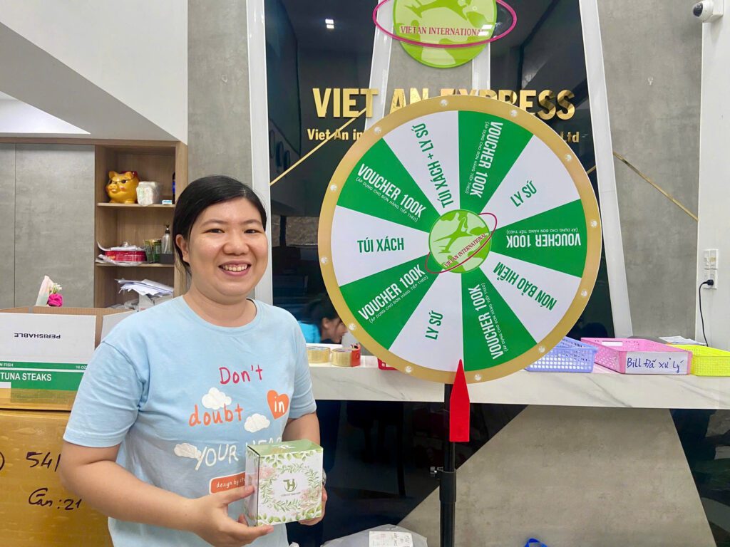 Gửi Hàng Thả Ga - Rinh Quà May Mắn Cùng Vòng Quay Tri Ân Từ Việt An Express! Vòng quay mắn mắn, khách hàng trúng giải khi gửi hàng quốc tế tại Việt An express