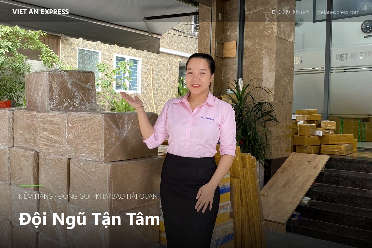 Đội ngũ Việt An Express — kiểm hàng đóng gói chuyên nghiệp gửi đi Úc